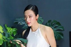 Angela Phương Trinh đẹp tinh tế và khỏe mạnh với thiết kế yếm mong manh