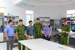 Bắt tạm giam Phó Giám đốc Trung tâm nghiên cứu khoa học và chuyển giao công nghệ Trường Đại học Tây Bắc
