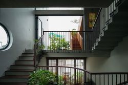 Cách tránh nóng, giảm tiếng ồn và bụi cho nhà hướng Tây
