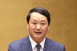Bộ trưởng Hầu A Lềnh lần đầu tiên đăng đàn trả lời chất vấn