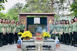 Hội phụ nữ Cụm thi đua số 05 về nguồn tại Côn Đảo
