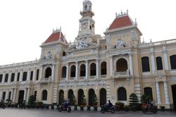 Chủ tịch TP.HCM yêu cầu thay cán bộ không dám làm, né tránh
