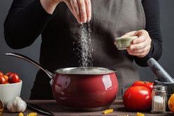 Ăn quá mặn có thể phá nát nội tạng