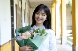 Người yêu cũ Đàm Tùng Vận có hành động gây xúc động: Thế này không yêu lại thì hơi phí