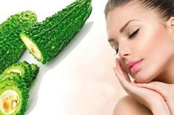 Dễ dàng đánh bay mụn mùa hè nếu biết tận dụng sự thần kỳ của mướp đắng