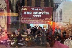Bắt giữ nam thanh niên cướp giật ở tiệm vàng tại Hà Nội