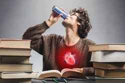 7 loại thực phẩm nên tránh khi chán chường, trầm cảm