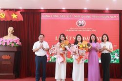 Quận Hai Bà Trưng đã có 5 học sinh THPT được kết nạp Đảng