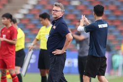 Sau phát ngôn Quang Hải không xứng đáng lên đội tuyển: Cơ hội của ông Troussier