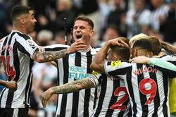 Premier League lại nín thở với hợp đồng áo đấu 'có mùi' của Newcastle