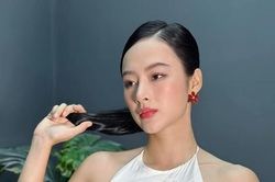 Đam mê diện áo yếm, Angela Phương Trinh lại gây đỏ mặt vì chi tiết nhạy cảm
