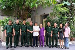 Lãnh đạo Báo Quân đội nhân dân thăm nhà báo lão thành Phạm Phú Bằng và nhà báo Nguyễn Khắc Tiếp
