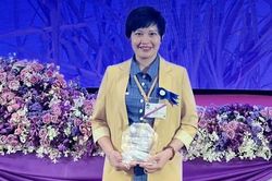 Nhà khoa học Việt nhận giải thưởng quốc tế về cỏ Vetiver