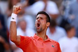Ngược dòng hạ Khachanov, Djokovic đấu Alcaraz ở bán kết Roland Garros