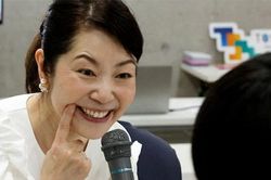 Người trẻ Nhật Bản đua nhau đi học cười, các lớp dạy cười nở rộ