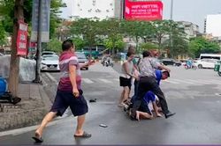 Phóng viên Đài PT-TH Hà Nội bị 2 đối tượng hành hung khi đang tác nghiệp