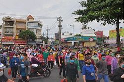 Công ty PouYuen hỗ trợ gần 700 tỉ đồng cho công nhân mất việc