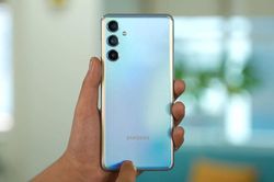 Samsung giới thiệu smartphone 5G, RAM 8 GB, pin 6.000 mAh, giá 8,53 triệu đồng