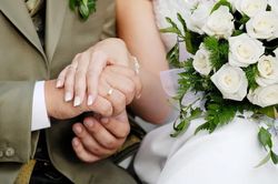Ông bà nhắc nhở: 'Trai tốt không lấy vợ mận gai, gái ngoan không gả chồng lêu lổng', mận gai nghĩa là gì?