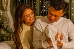 Vợ tây Bùi Tiến Dũng bị nhắc nhở vì hành động có thể gây nguy hiểm cho con