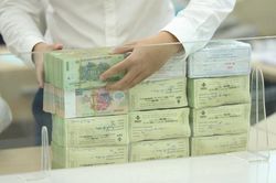 Ngân hàng nhận 'trái đắng' khi đổ tiền vào chứng khoán đầu tư