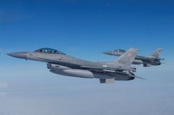 Ukraine tuyên bố nhận được 'đề nghị mạnh mẽ' về máy bay F-16