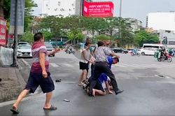 Bắt 2 đối tượng cản trở, hành hung phóng viên đến nhập viện