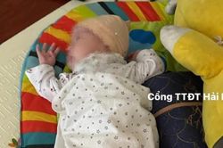 Quảng Ninh: Tìm thân nhân bé sơ sinh bị bỏ rơi giữa đêm ở Móng Cái