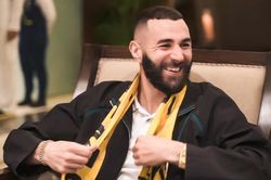 Nụ cười của Benzema ở Saudi Arabia