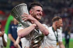 Tuyển thủ Anh từ chối lương 200.000 bảng/tuần để rời West Ham