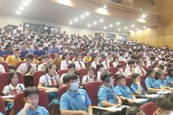 Trò chuyện cùng phi hành gia NASA