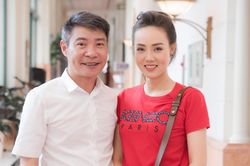 NSND Công Lý gây bất ngờ với vợ trẻ