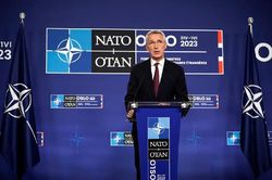 NATO để ngỏ khả năng trực tiếp tham chiến ở Ukraine
