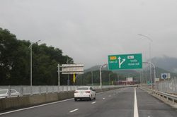 Khắc phục bất cập trong tổ chức giao thông trên cao tốc Cam Lộ - La Sơn