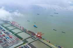 Xuất khẩu của Trung Quốc giảm với tốc độ nhanh hơn dự kiến