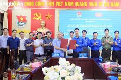 Tỉnh đoàn, Sở Thông tin và Truyền thông ký kết chương trình phối hợp thúc đẩy chuyển đổi số