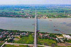 Chiêm ngưỡng cây cầu vượt sông dài nhất Việt Nam từ trên cao