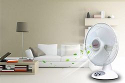 Kinh nghiệm chọn mua quạt sạc điện, quạt tích điện cho gia đình