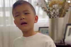 Nhập vai quá 'so deep', quý tử nhà Đan Trường khiến mẹ phải thốt: 'Con thất tình à?'