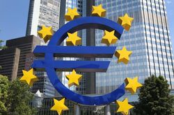 Eurozone rơi vào suy thoái sau hai quý tăng trưởng âm liên tiếp