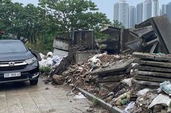 Hà Nội: Công viên hồ điều hòa ngổn ngang rác thải, ô tô đỗ hàng dài trên vỉa hè