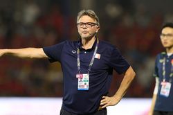 Đừng để ông Troussier cô đơn!