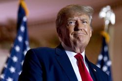 Cựu Tổng thống Mỹ Donald Trump hứng chịu 'cơn bão' điều tra hình sự
