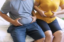 Đàn ông sau 45 tuổi xuất hiện '2 to 2 nhỏ', cảnh báo tuổi thọ bị rút ngắn