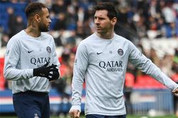 Neymar quyết định giảm lương để trở lại Barca