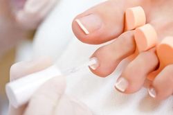 Mẹo tự làm móng tại nhà mà chẳng cần đi spa, đơn giản gọn lẹ trong vài phút