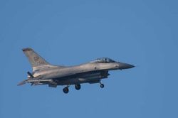 Không quân Mỹ: Cần vài tháng để đưa tiêm kích F-16 tới Ukraine