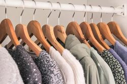 9 lỗi bảo quản quần áo bạn đang mắc phải hàng ngày mà không biết