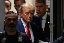 Cựu Tổng thống Trump bị truy tố về tài liệu mật