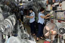 Xử lý nghiêm cơ sở kinh doanh thiết bị điện trục lợi bất chính, ảnh hưởng quyền lợi người tiêu dùng